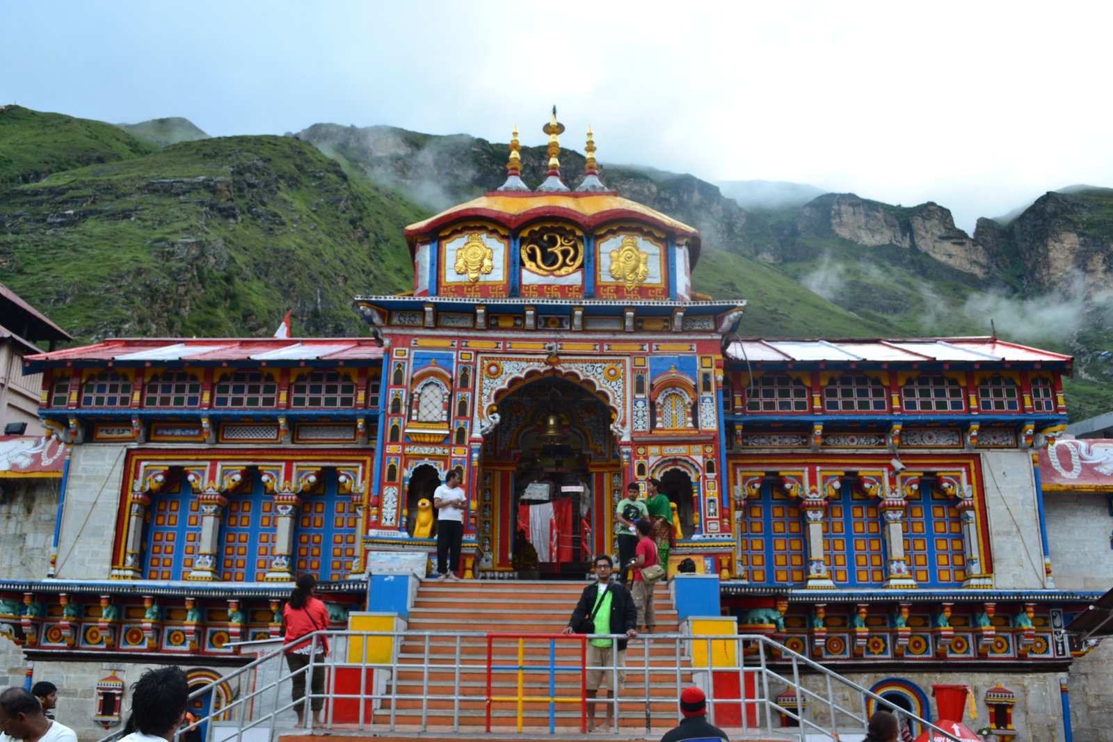 Garhwal road towards Badrinath Dham for Delhi cabs