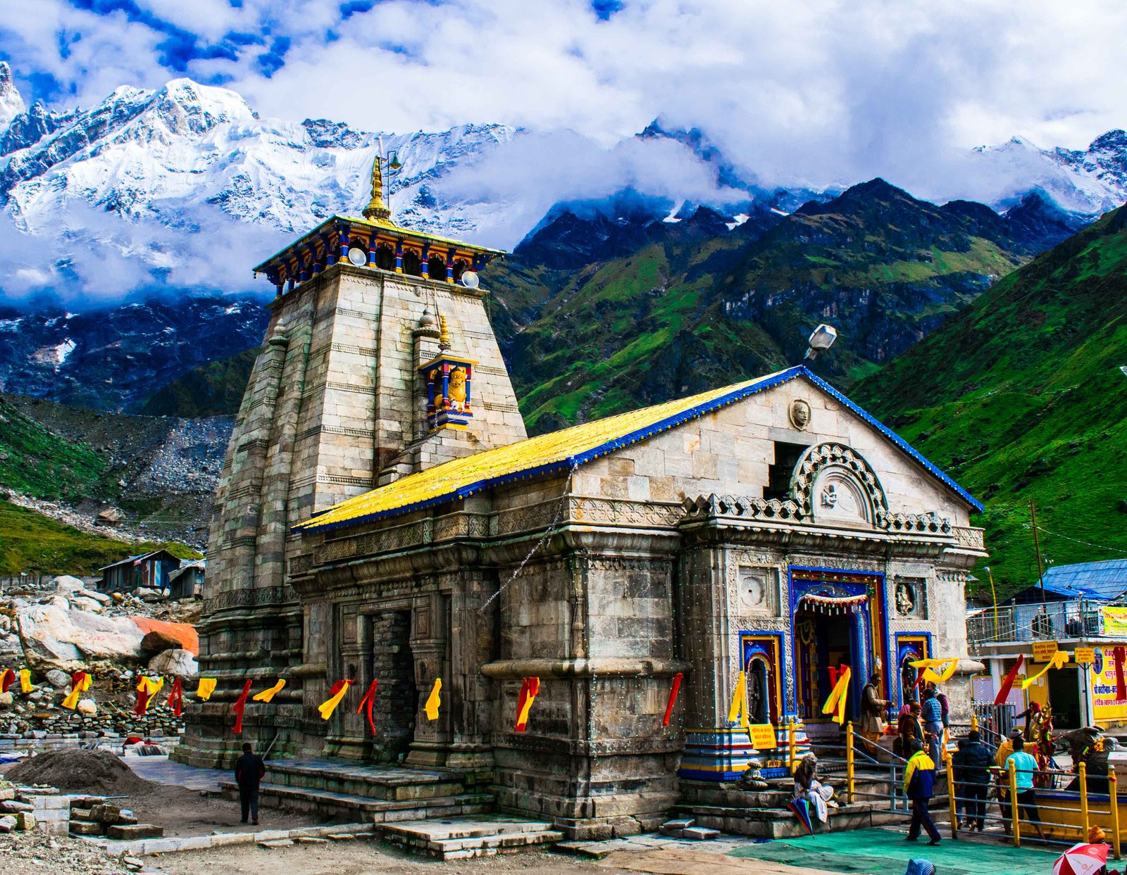 Mountain road towards Kedarnath used by yatra cabs